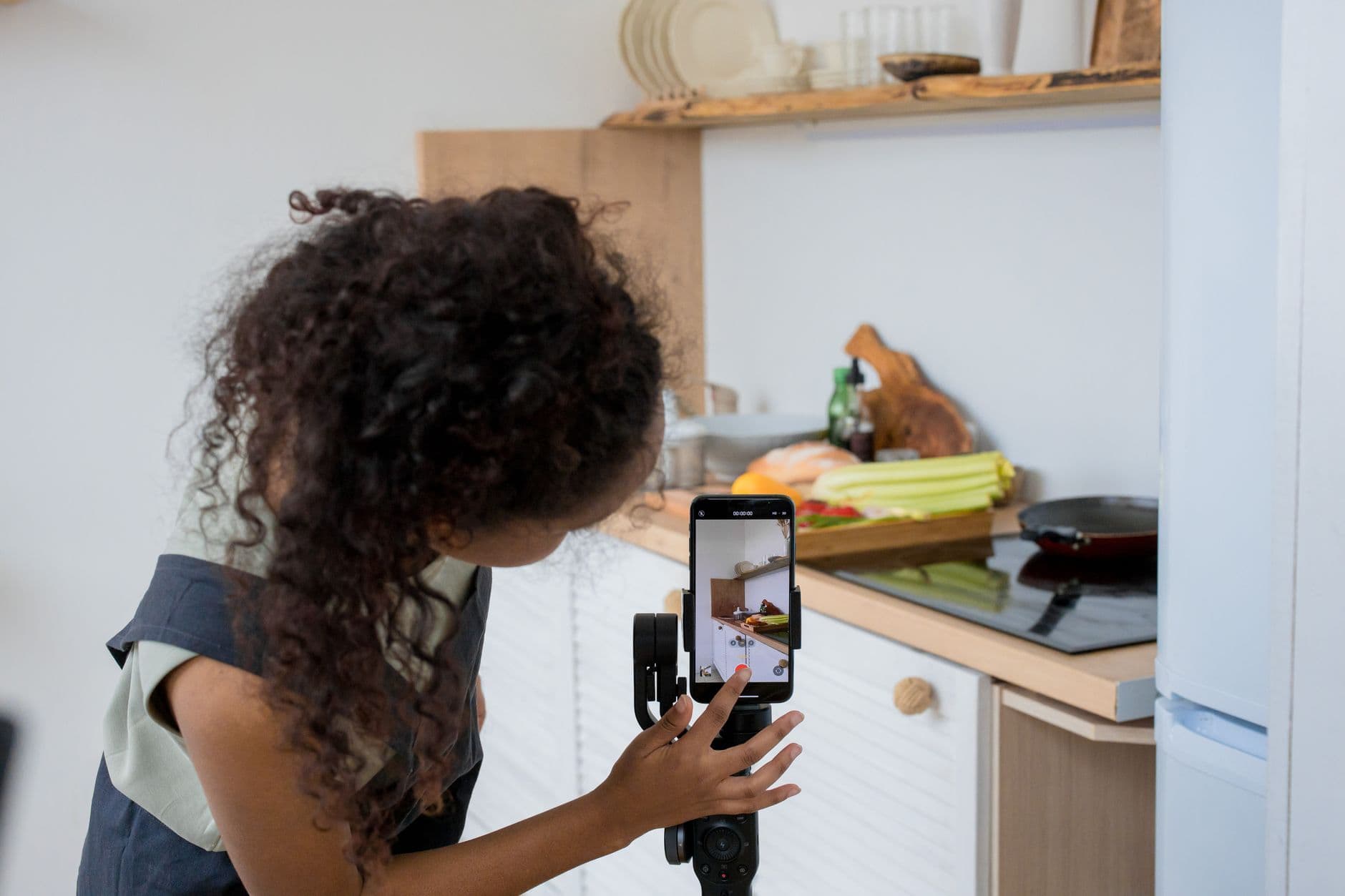 Short Form Video Hook Retention Best Practices: How to Stop Viewers from Scrolling